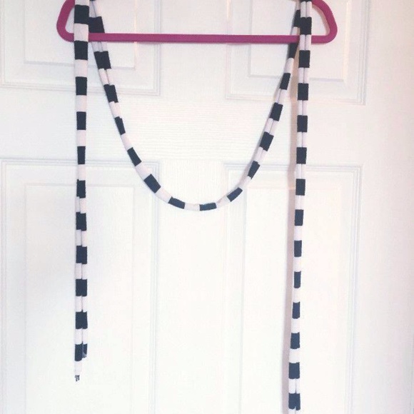 Black and White Striped Thin Scarf - Picture 1 of 1